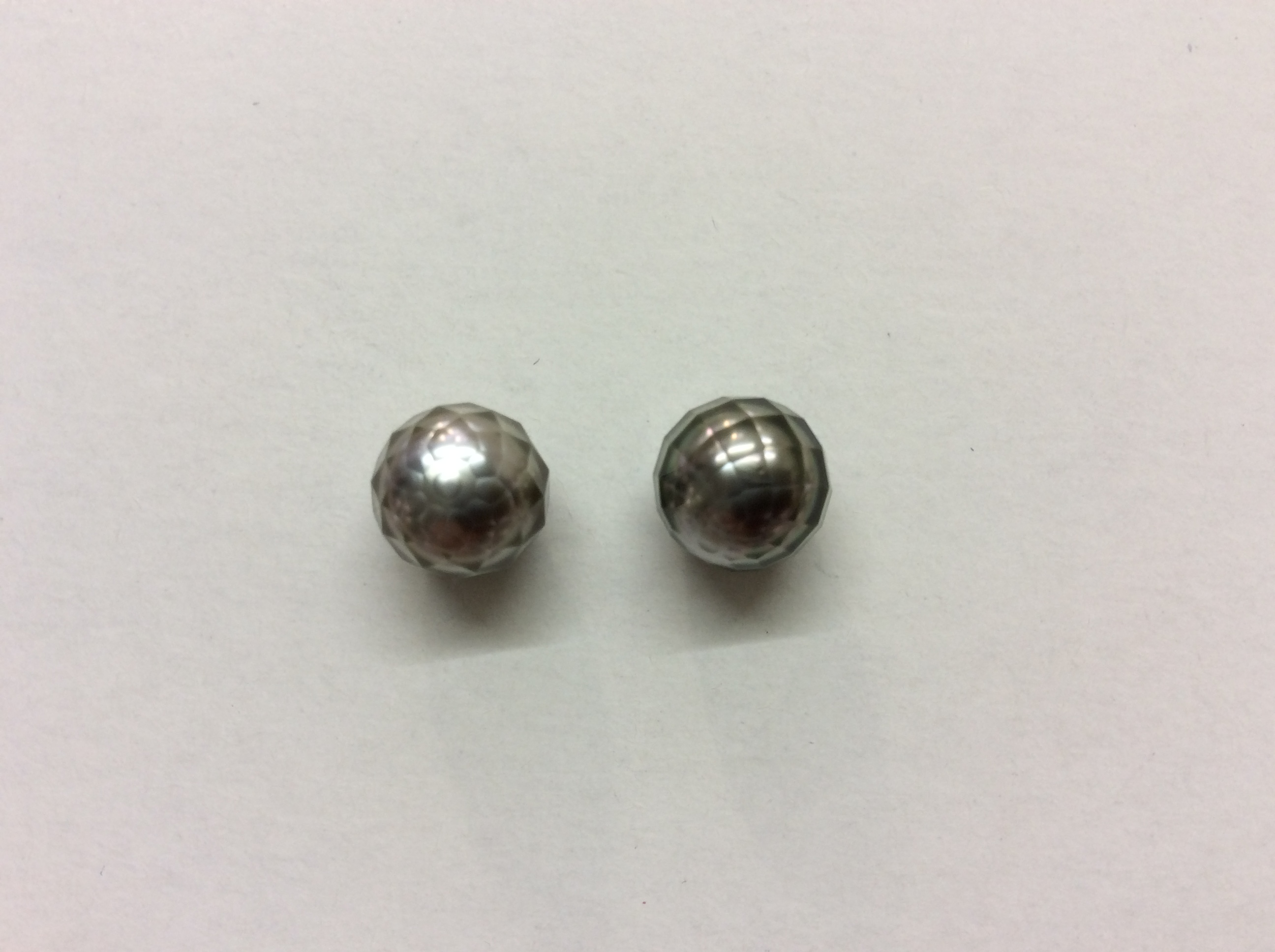 Paar Facettierte Perlen