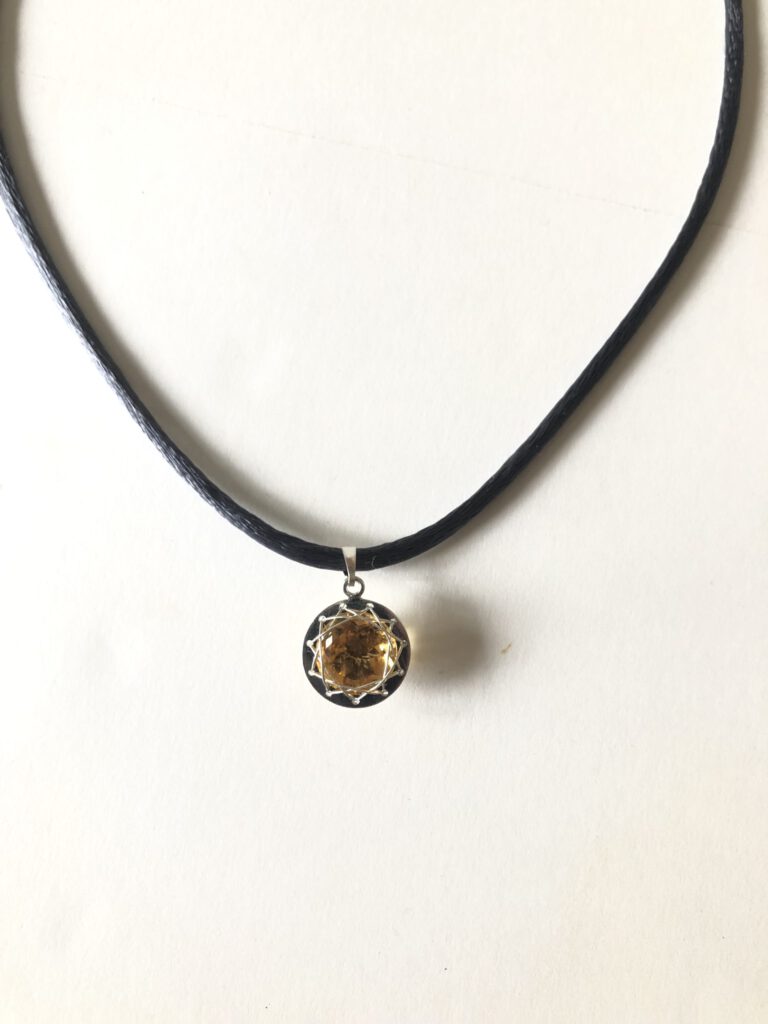 Eingenähte Steine 2 IMG 0450 scaled e1699206111578 768x1024 1