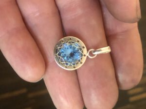 Eingenähte Steine 8 IMG 6153 300x225 1