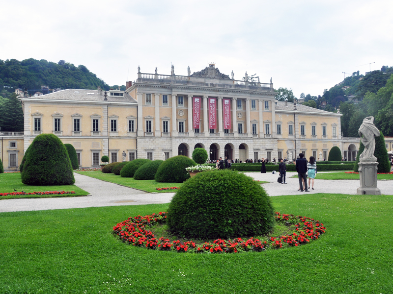 Park vor der Villa Olmo