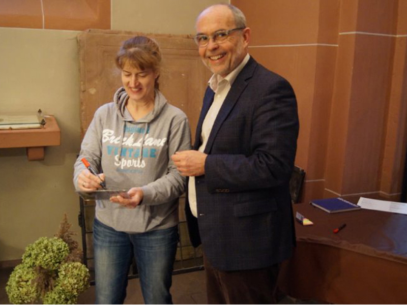 Upcycling der besonderen Art 1 Aussuchen der Gläser mit Dekan Zincke