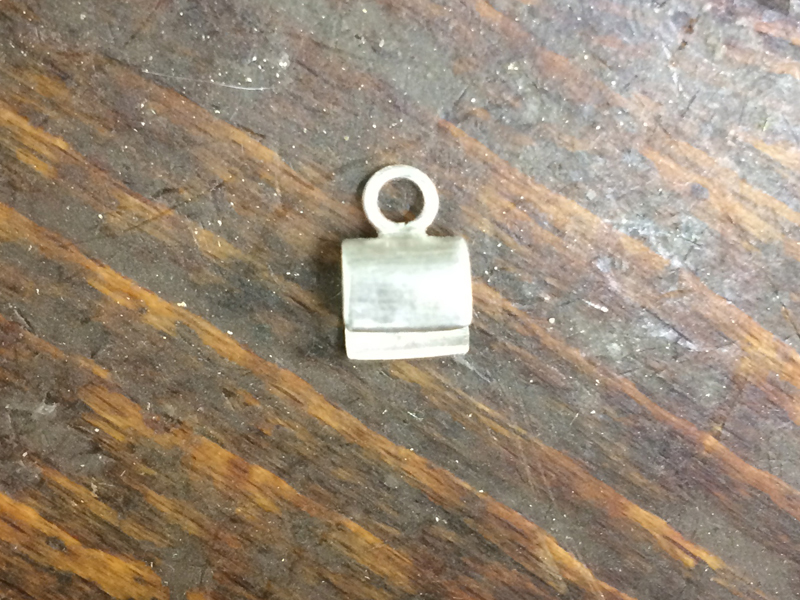 Upcycling der besonderen Art 6 Die unauffällige Öse