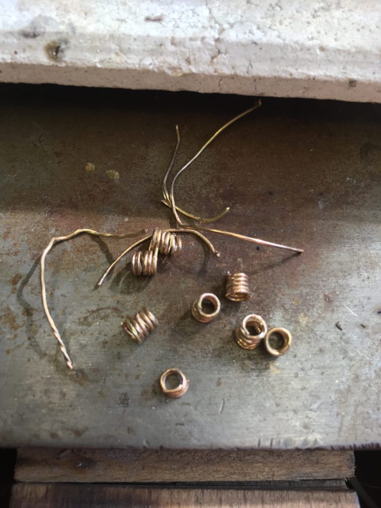 Bis wann ist es eine Brosche - ab wann ist es ein Anhänger? Upcycling 2 Brosche von vorne