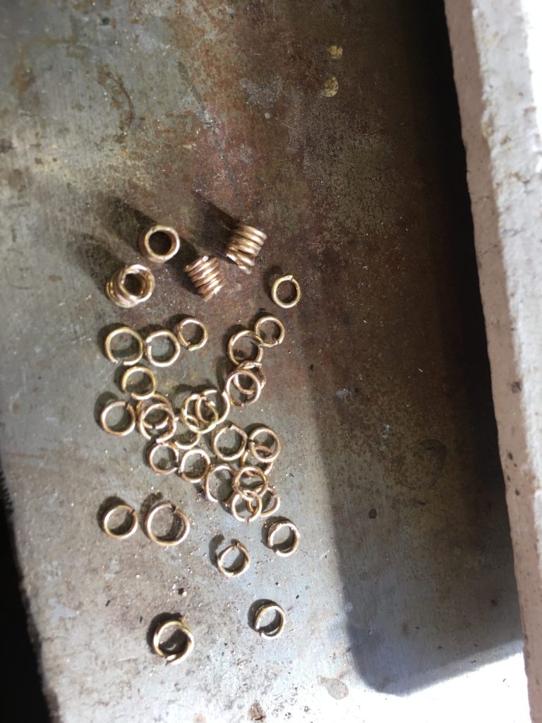 Bis wann ist es eine Brosche - ab wann ist es ein Anhänger? Upcycling 6 Spiralen und Ösen