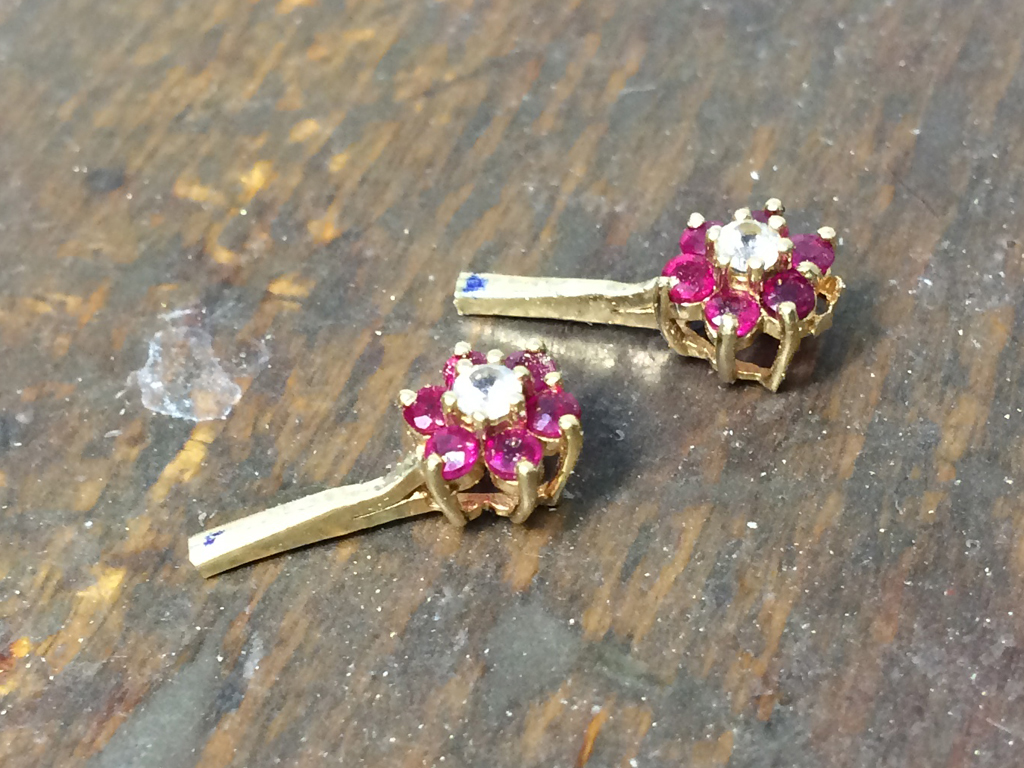 Ring zu Ohrsteckern 4 Ohrstecker aus dem Ring