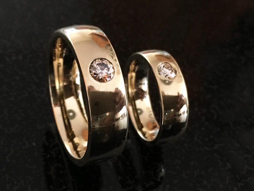 Champagnerfarbene Diamanten (Kleine Diamantkunde Teil 3) 3 Trauringe mit champagnerfarbenen Brillanten