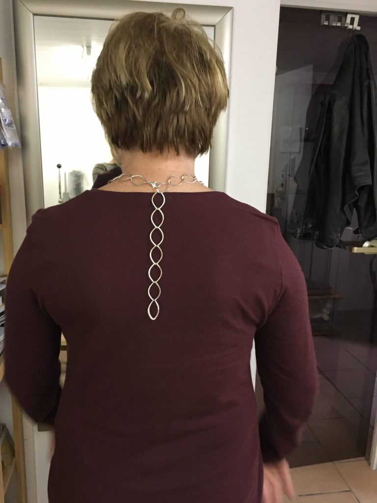 Silberkette mit grossen Kettengliedern 3 Silberkette von hinten - kurz