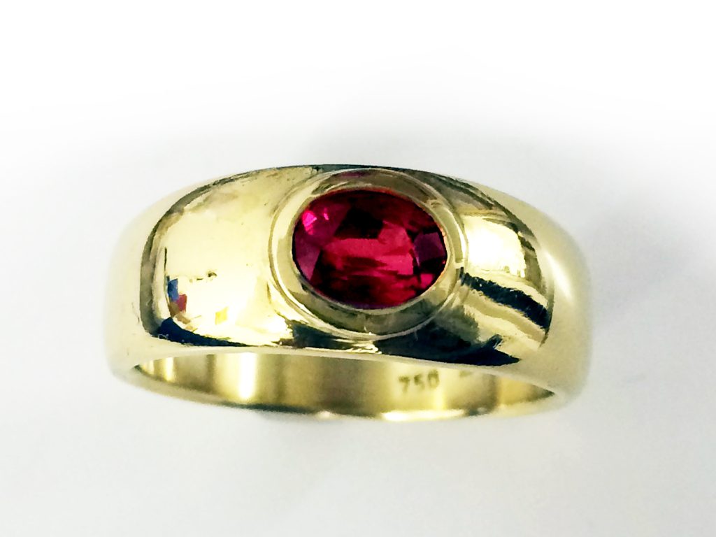 Ringe in allen Variationen 13 Rubinring mit ovalem facettiertem Rubin
