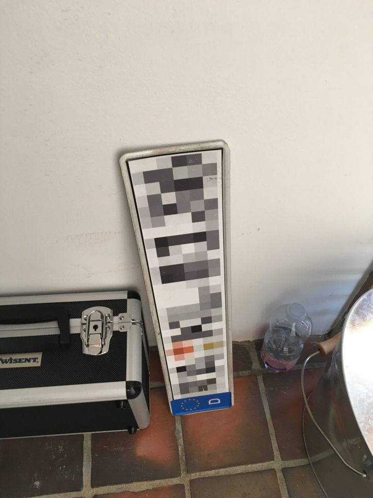 Upcycling für's Fernsehen - Hallo Schatz! 4 Nummernschild