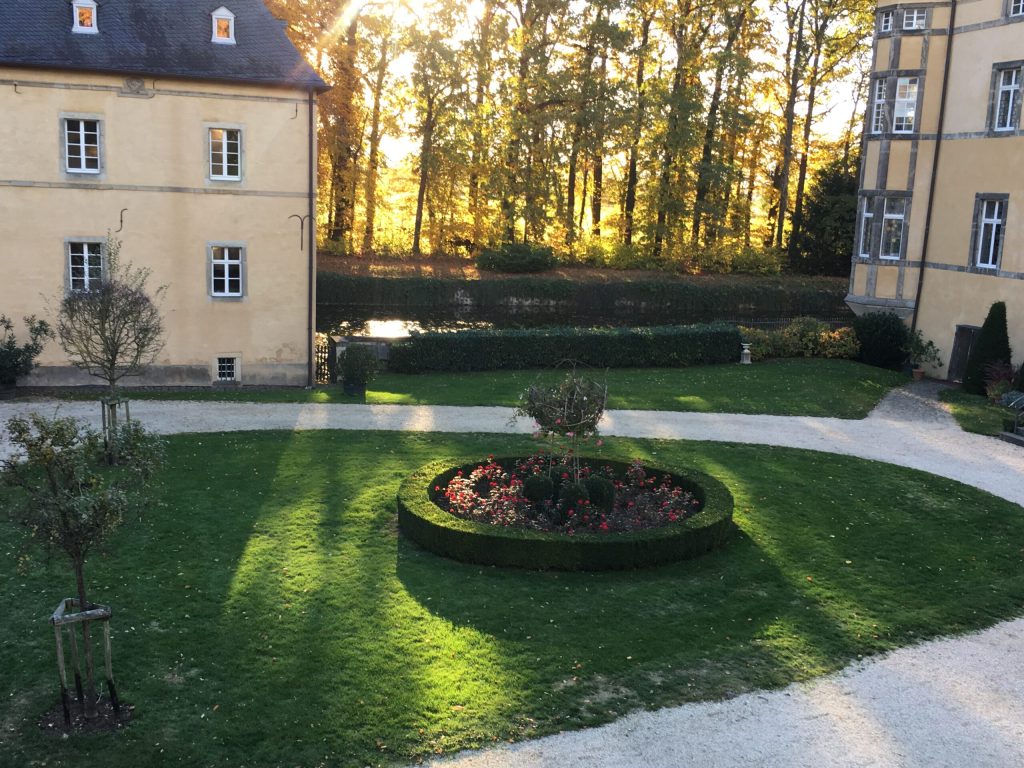 Upcycling für's Fernsehen - Hallo Schatz! 12 Innenhof