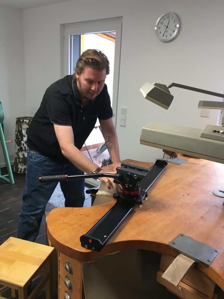 BrittasSchmiede als Drehort für "Hallo Schatz" 5 die Schiene auf der die Kamera läuft