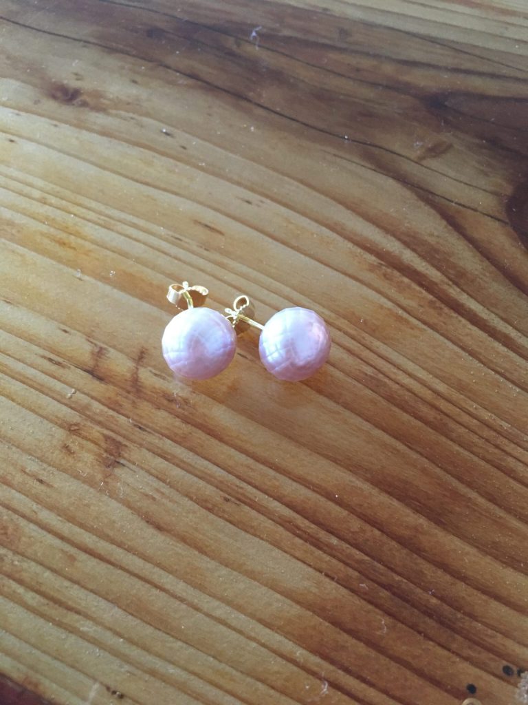 Ohrsschmuck in verschiedenen Varianten 13 Perlohrstecker mit facettierten Perlen