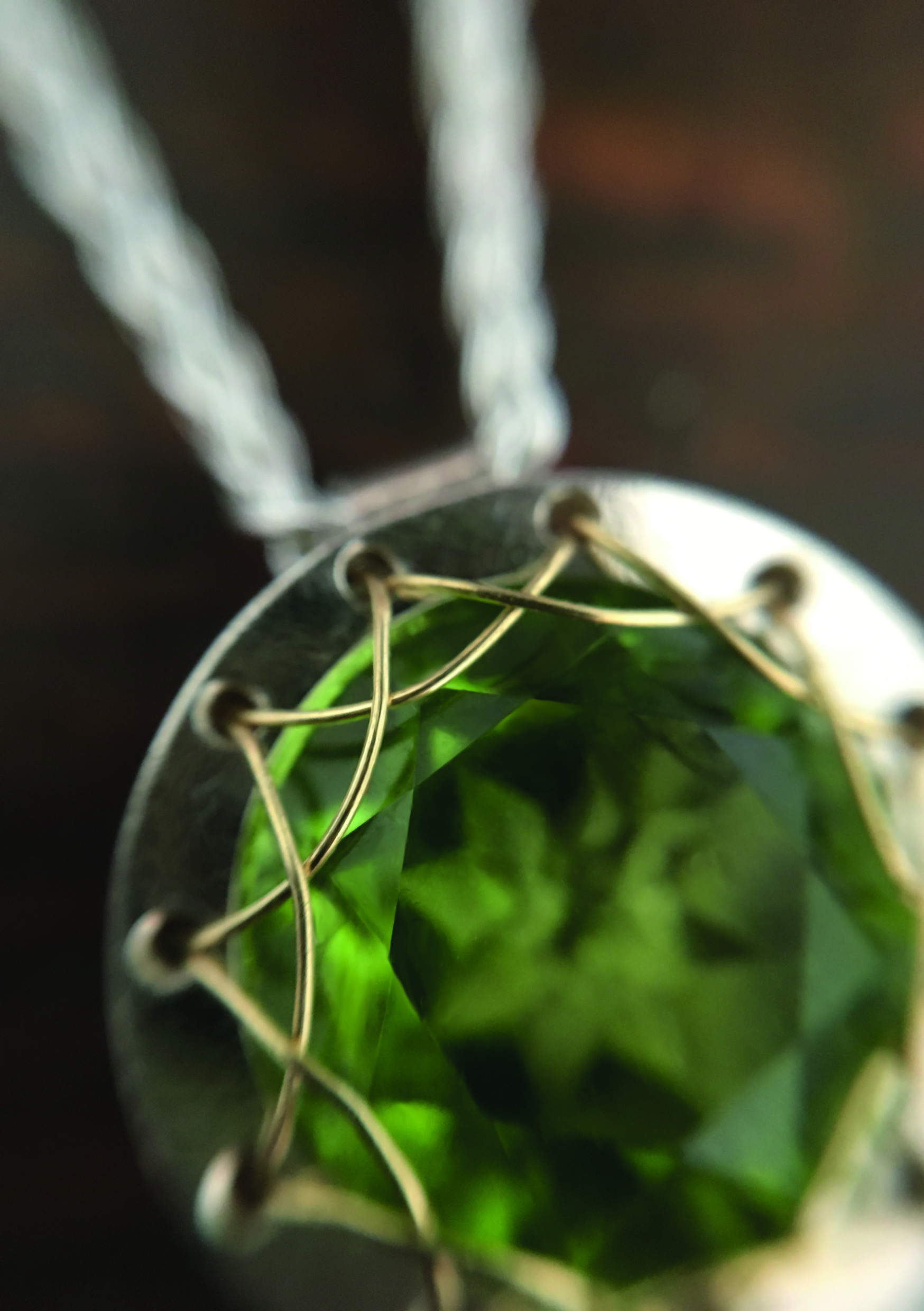 German Design Award 1 Eingenaehter Peridot