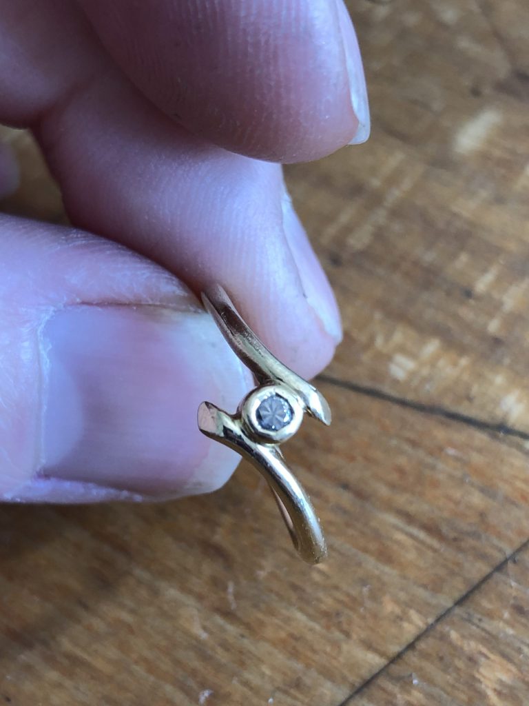 Spannringe 6 Ring mit Brillant in wuchtiger Zarge