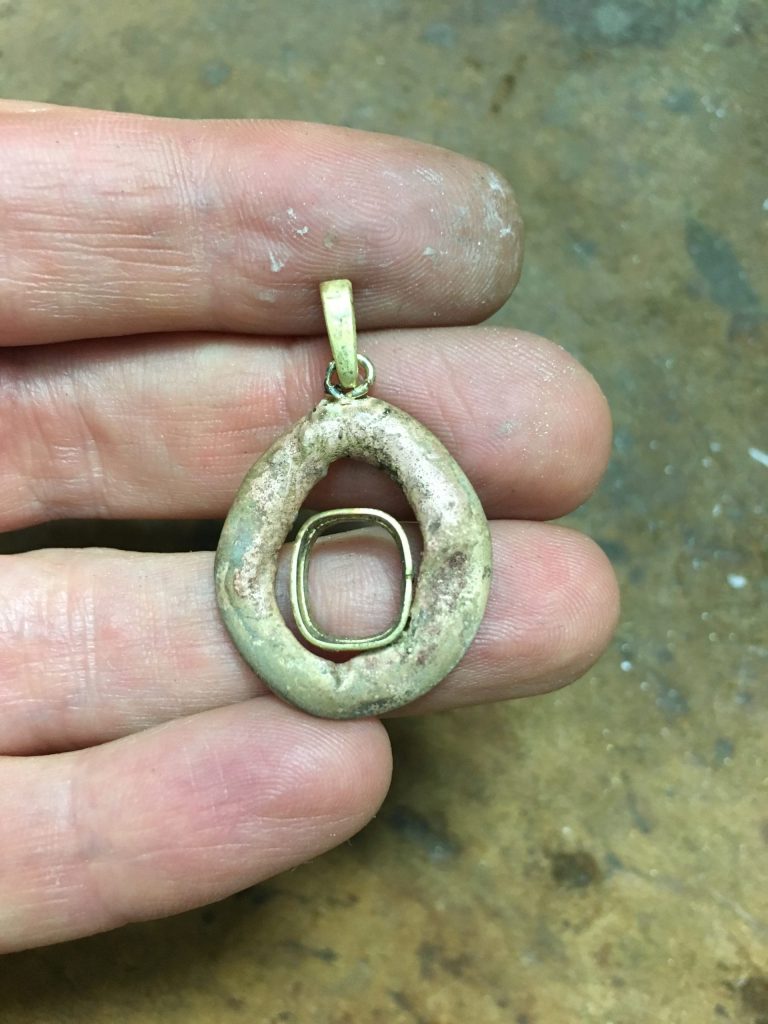 Anhänger mit Turmalin 2 Anhänger grob geschmolzen