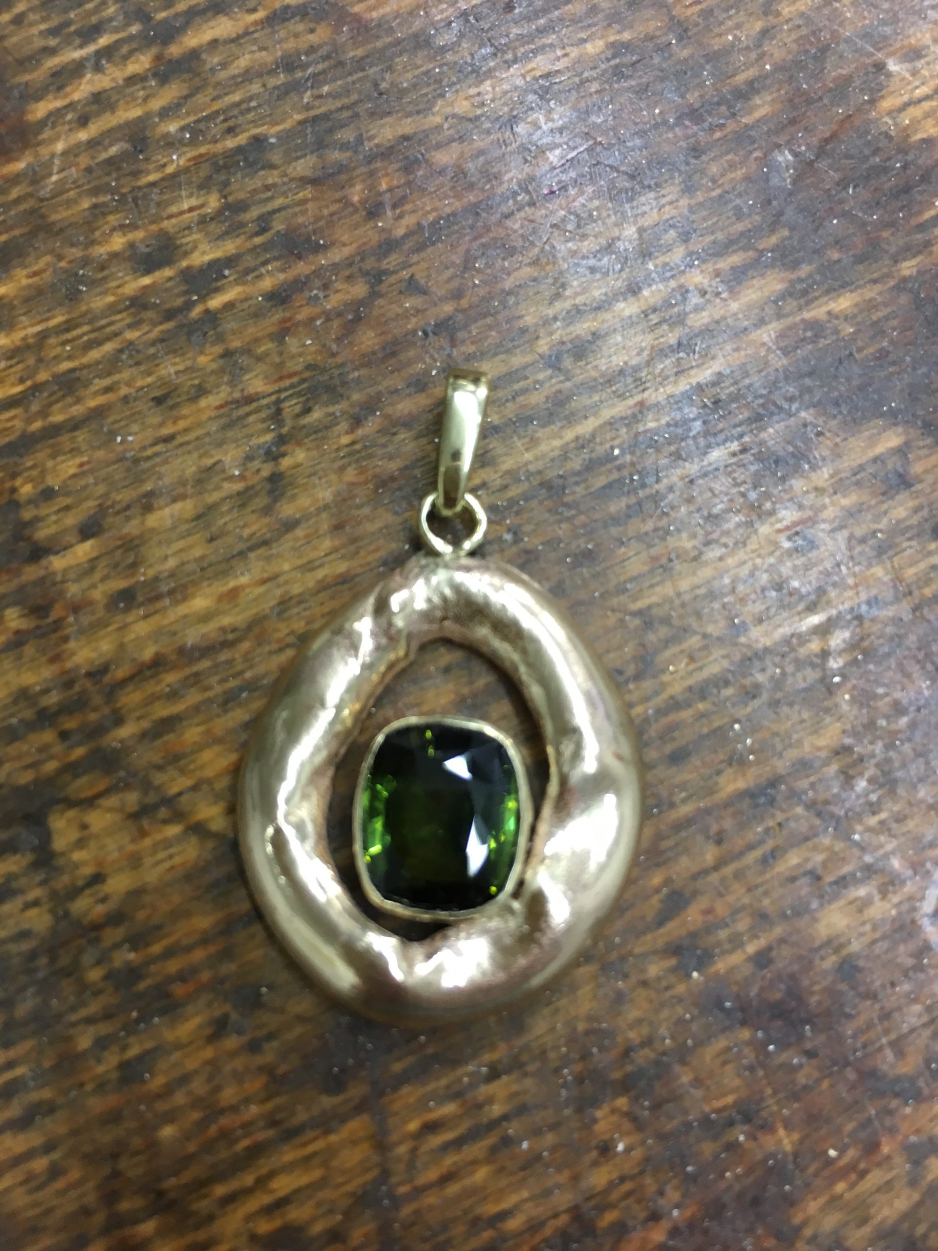 Anhänger mit Turmalin 1 der fertige Anhänger