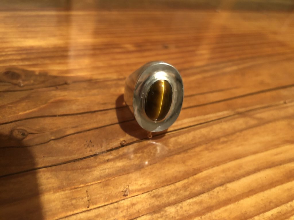 Ringe mit doppeltem Boden 7 Mantelring mit Tigerauge