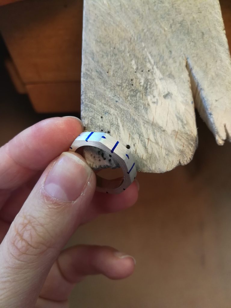 Facettenring - von Miriam 8 markierter Mittellinien-Punkt