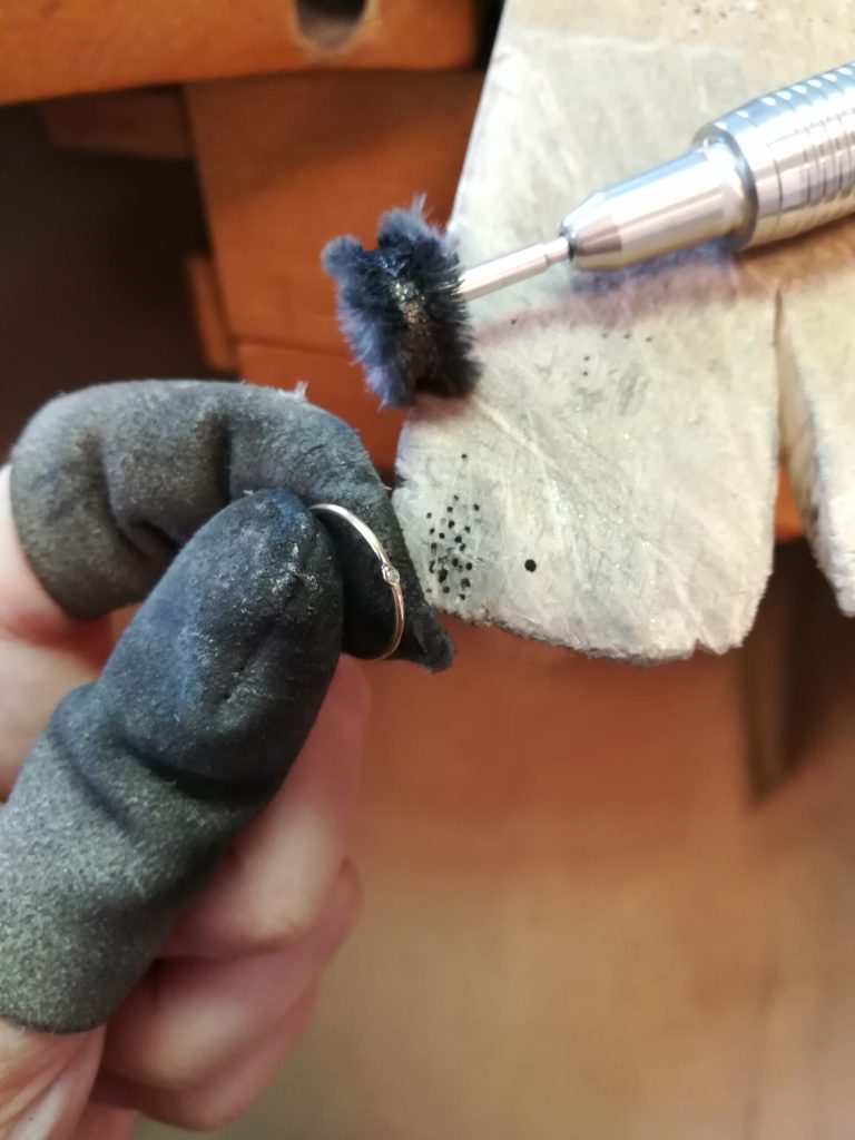 Midi-Ringe - von Miriam 7 Midi-Ring mit Fassung versäubern