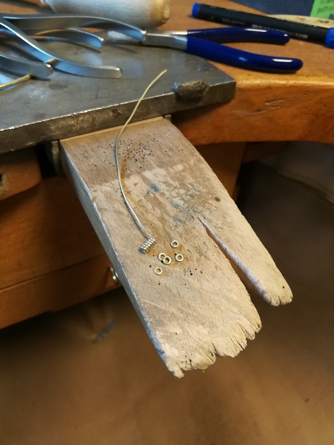 Unendlichkeitszeichen - von Miriam 6 Goldösen wickeln