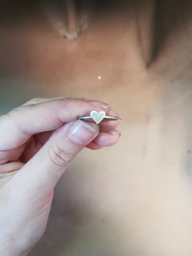 Weißgold Herzring - von Miriam 13 Ring versäubern