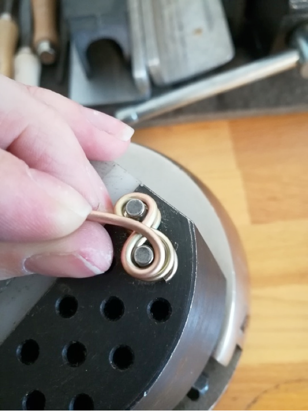 Unendlichkeitszeichen - von Miriam 3 Unendlichkeitszeichen biegen