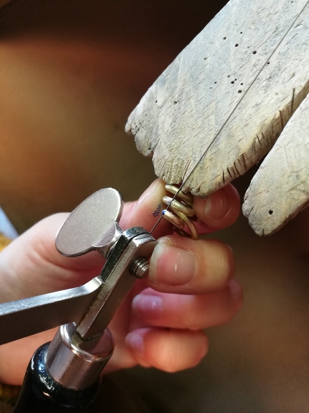 Unendlichkeitszeichen - von Miriam 4 liegende Acht aufsägen