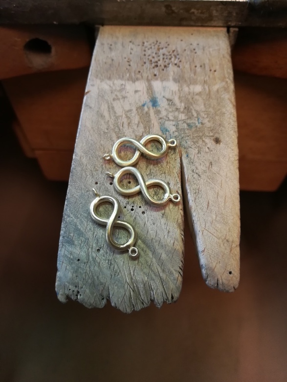 Unendlichkeitszeichen - von Miriam 9 liegende Achten mit Ösen