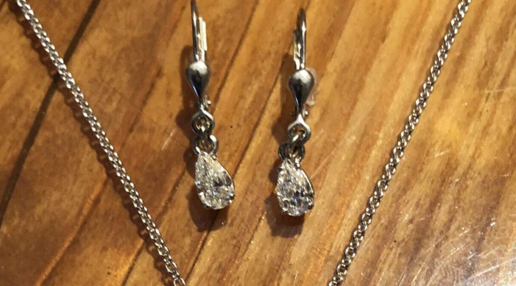 Ohrschmuck und Diamant 5 Diamanten als Set