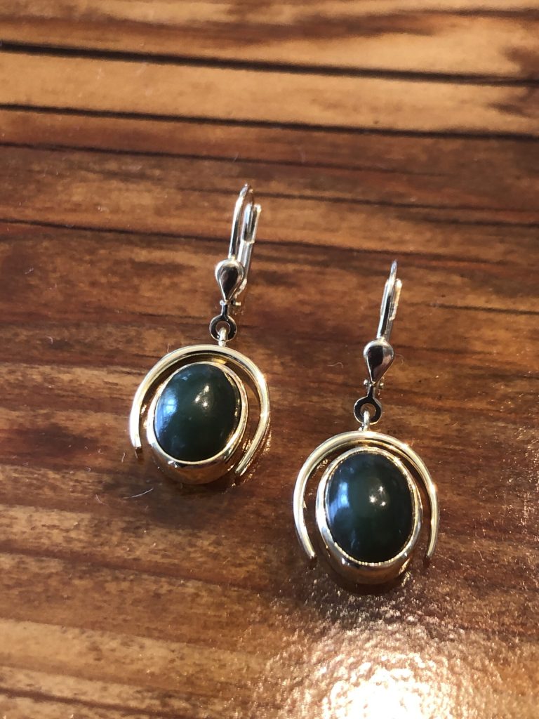 Ist das neu, oder ist das upcycling? 11 Ohrhänger mit Jade