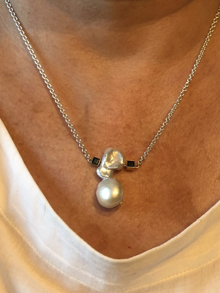 Kleine Perlenkunde (Teil3) 6 Weiße Flügelperle kombiniert mit Turmalin