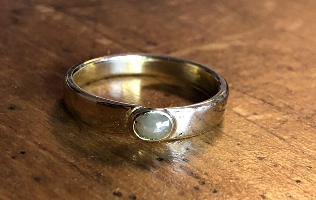 Champagnerfarbene Diamanten (Kleine Diamantkunde Teil 3) 10 Ring mit Diamant-Rose