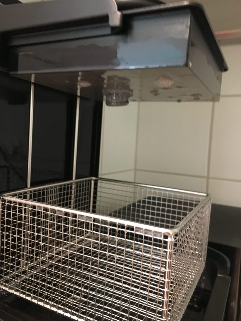 3D-Daten im Goldschmiede-Handwerk 7 Das gedruckte Resin ist der graue Fleck am Deckel des Druckers