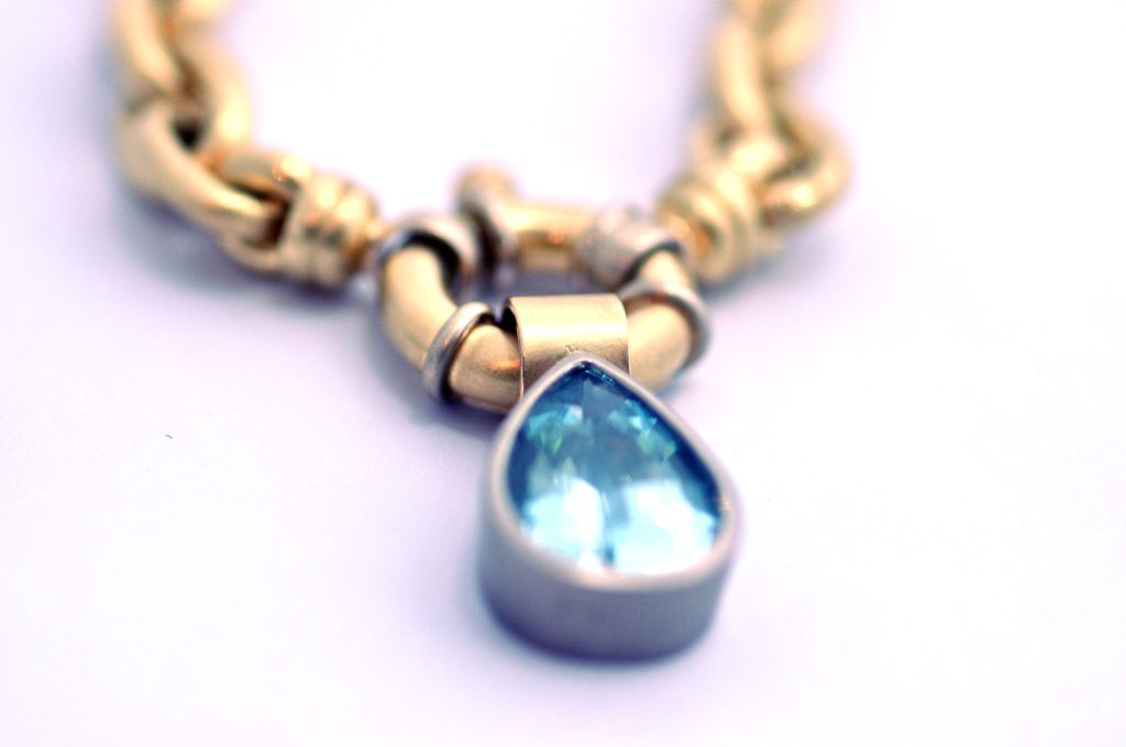 Aquamarin-Set: Ohrhänger und Anhänger 2 Aquamarin Anhänger in Weißgoldzarge