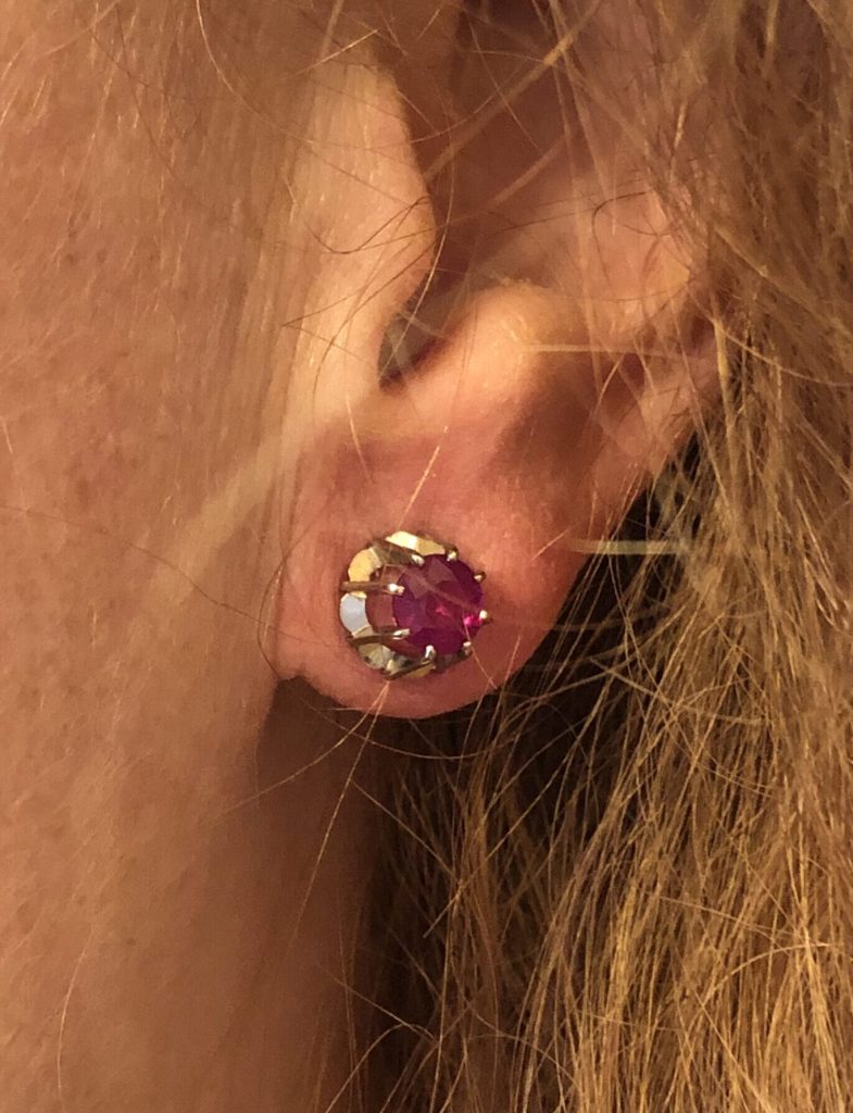 Ohrsschmuck in verschiedenen Varianten 18 Ohrstecker mit Rubin
