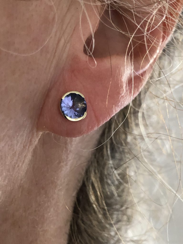 Ohrsschmuck in verschiedenen Varianten 27 Ohrstecker mit Tansanit