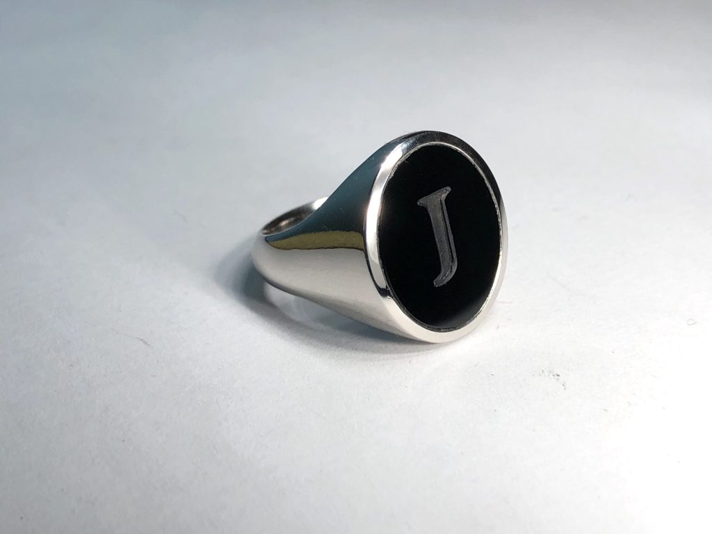 Ringe in allen Variationen 51 Siegelring mit Onyx