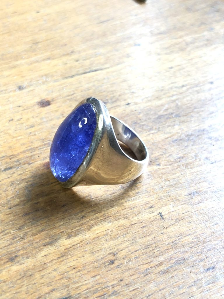 Ringe in allen Variationen 8 Ring mit Tansanit-Cabuchon