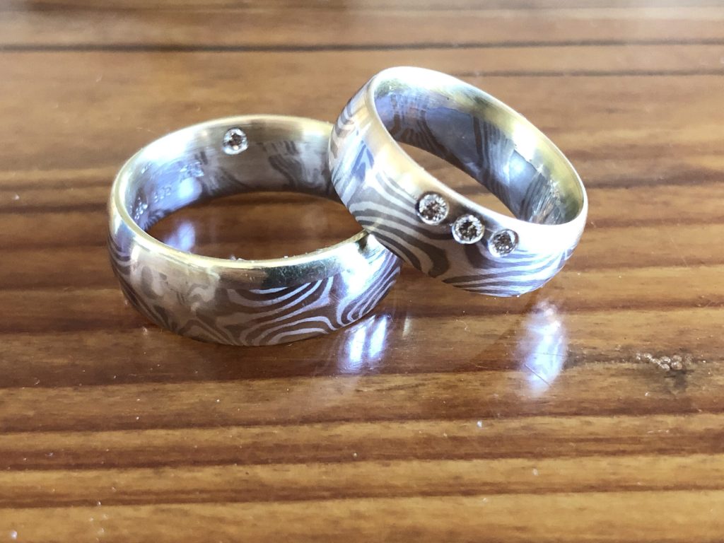 Mokume Gane und der Fingerabdruck - Teil 1 13 Silber, Palladium und Gelbgold-Rand. Brillanten innen bzw. aussen.