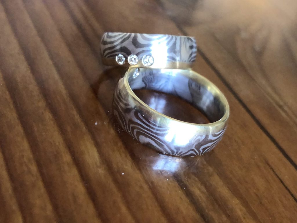 Ringe in allen Variationen 4 Mokume Gane in Silber, Palladium und Gelbgold-Rand
