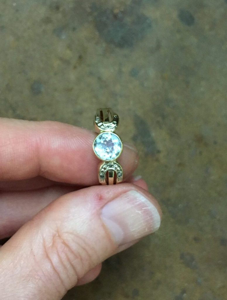 Ringe in allen Variationen 73 Brillantring mit hellem Safir