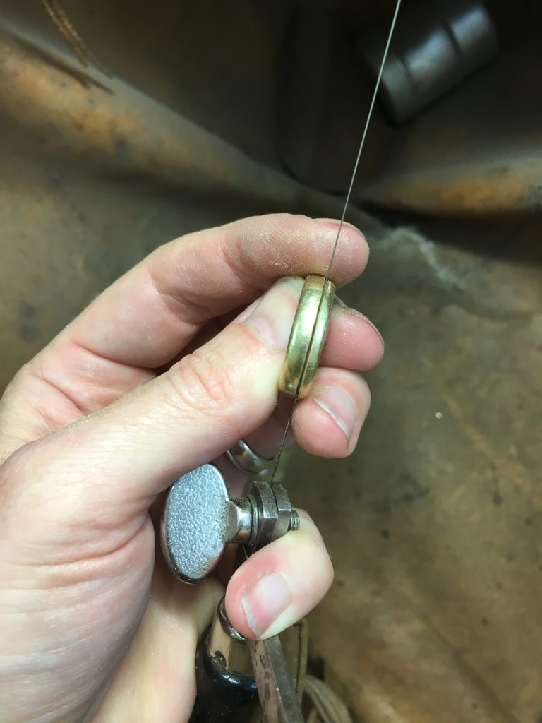 Es fehlt ein Teil (Witwenring) 4 Jetzt wird der Ring geteilt, denn es fehlt ein Teil