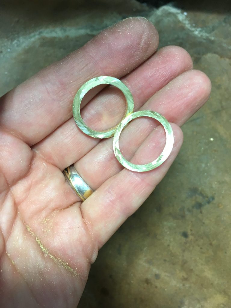 Es fehlt ein Teil (Witwenring) 6 Der Ring hat eine ordentliche Stärke, aber es fehlt ein Teil