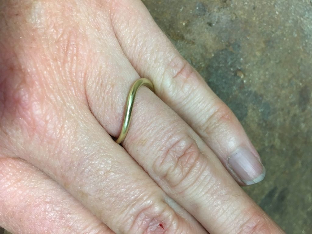 Es fehlt ein Teil (Witwenring) 10 Der Ring am Finger