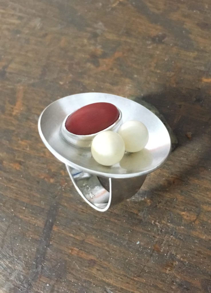 Ringe in allen Variationen 85 Upcycling-Ring aus Koralle und Elfenbein