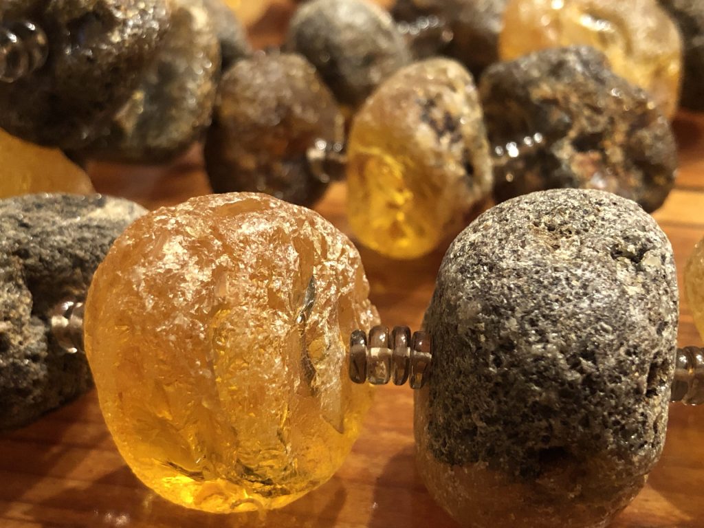 Koralle, Elfenbein, Bernstein 16 Bernstein, kombiniert mit Rauchquarz