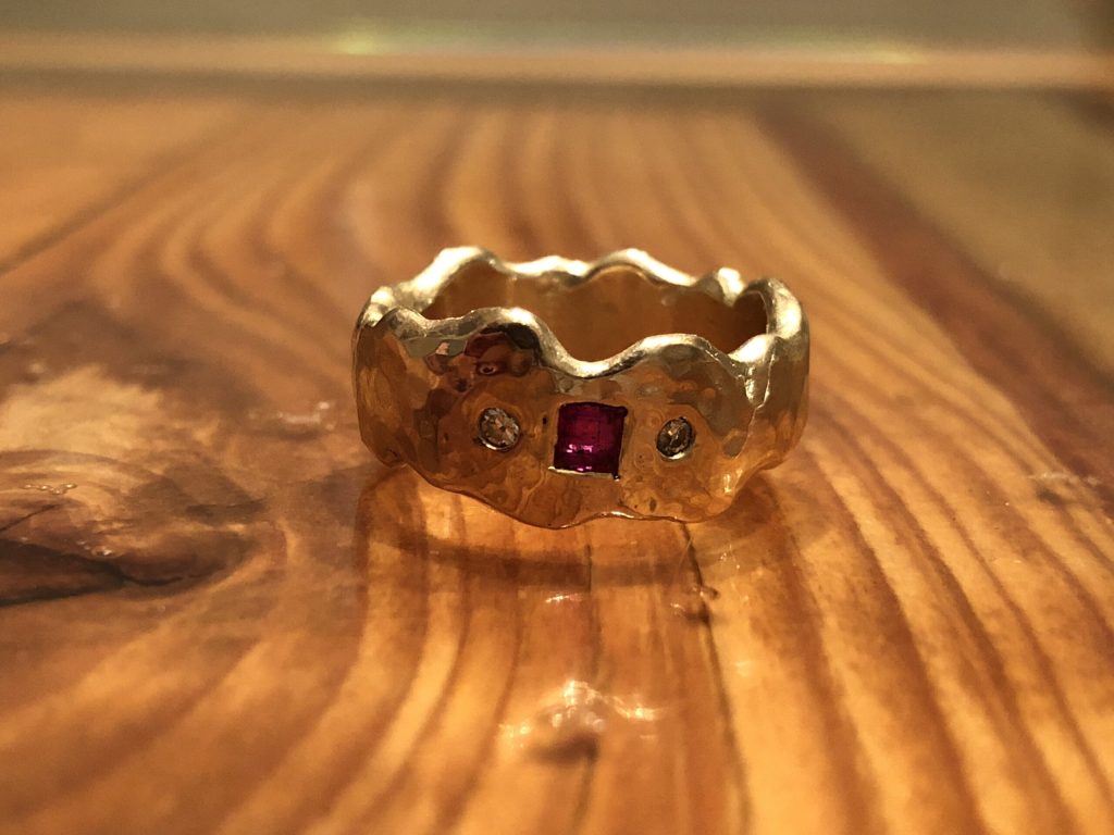 Ringe in allen Variationen 44 Witwenring mit Rubin und Diamant