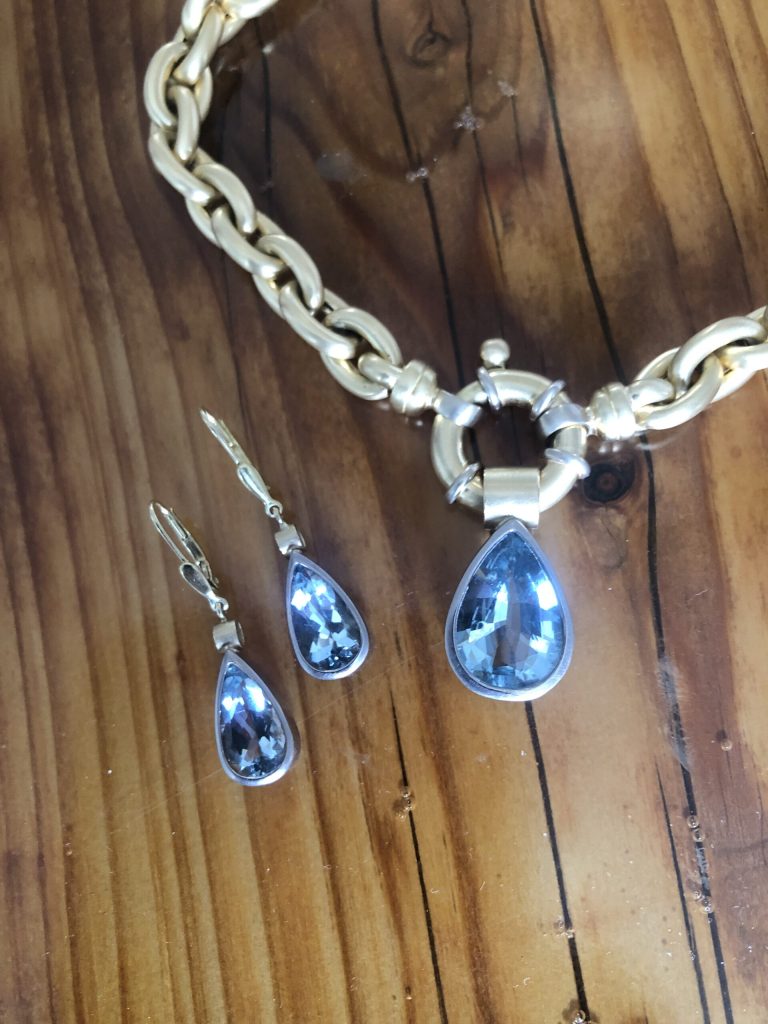 Aquamarin-Set: Ohrhänger und Anhänger 4 Aquamarin Set in Weißgoldzarge