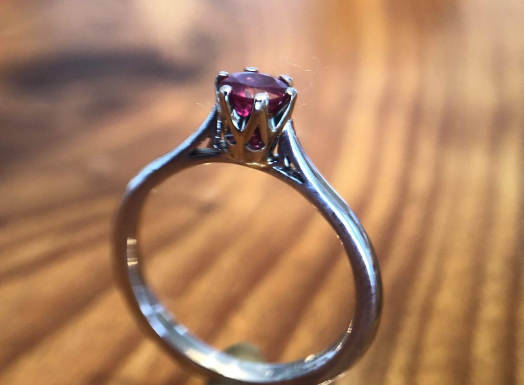 Ringe in allen Variationen 56 Verlobungsring mit Rubin