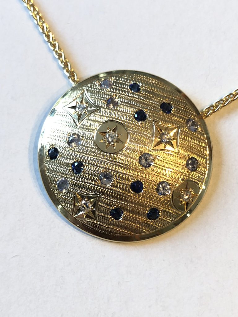 Kettenanhänger in allen Variationen 44 Anhänger mit Safiren und Brillanten